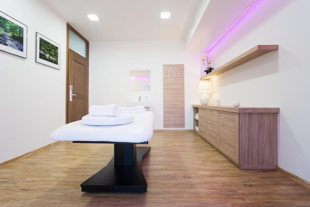 Hotel Zamek Valec Vladislav Exterior photo