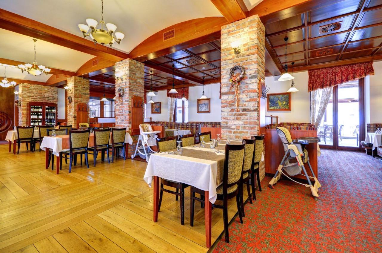 Hotel Zamek Valec Vladislav Exterior photo