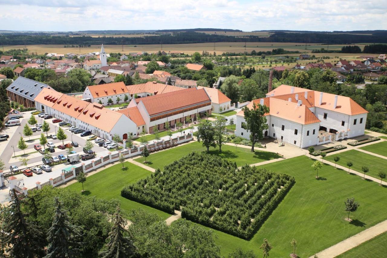 Hotel Zamek Valec Vladislav Exterior photo