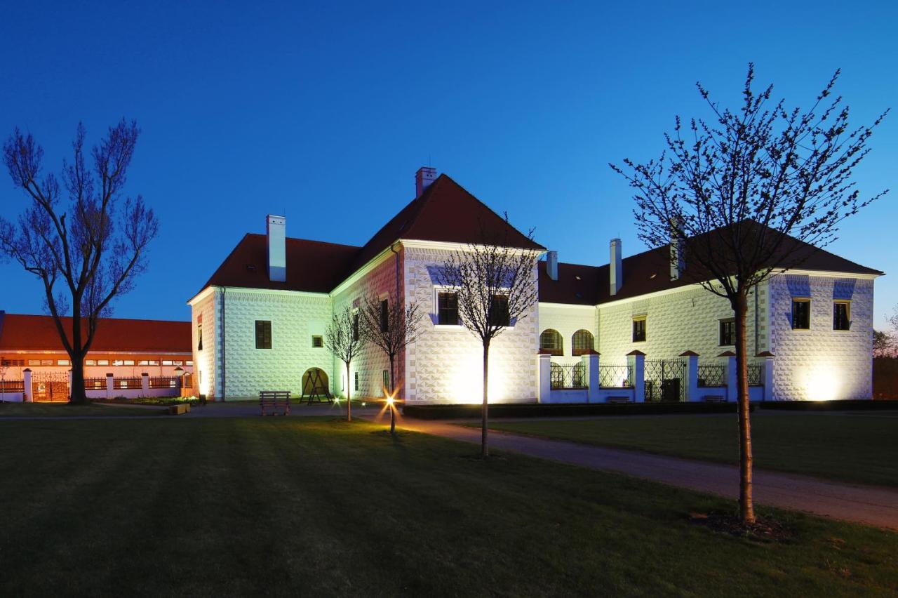 Hotel Zamek Valec Vladislav Exterior photo