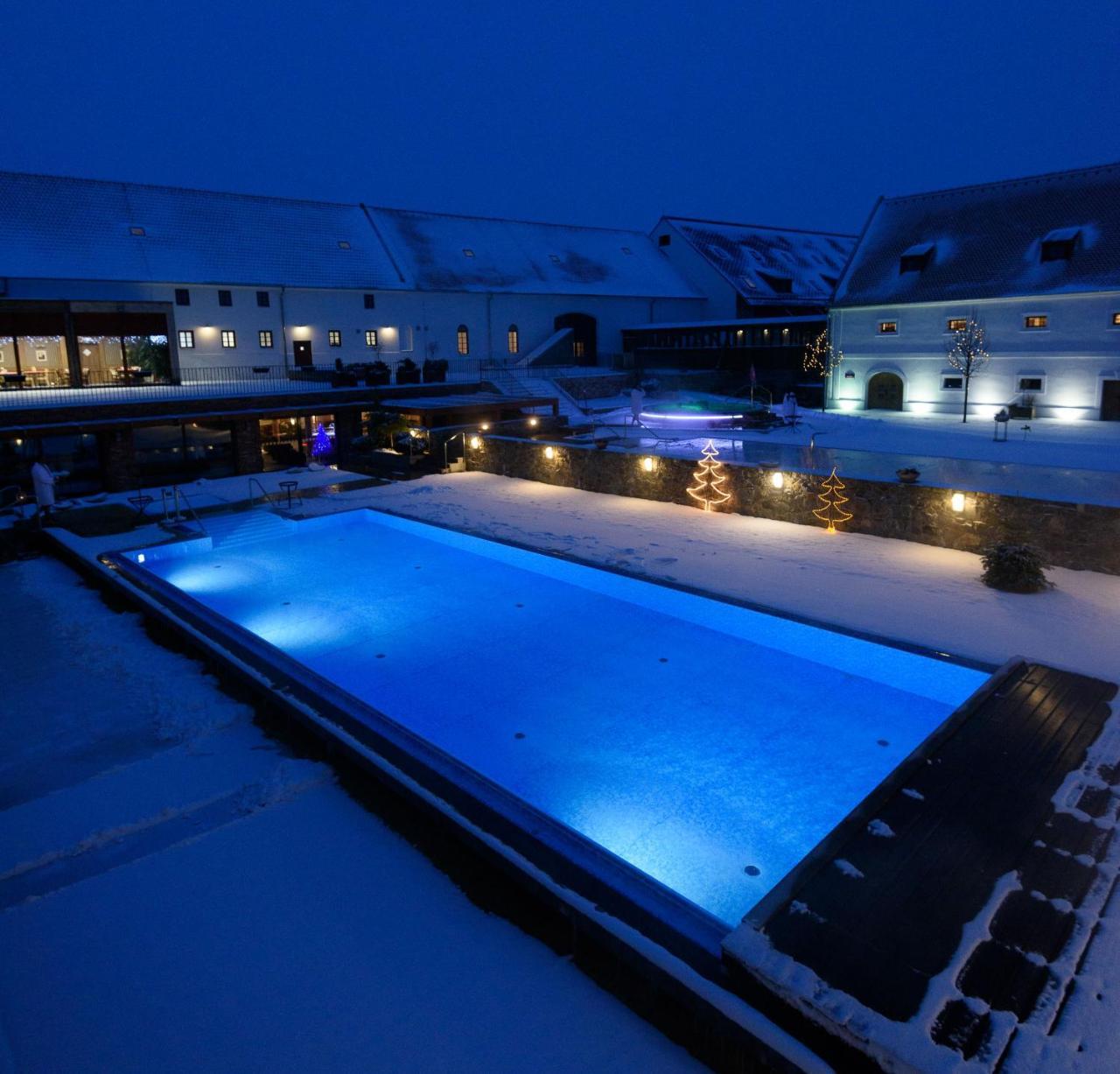 Hotel Zamek Valec Vladislav Exterior photo